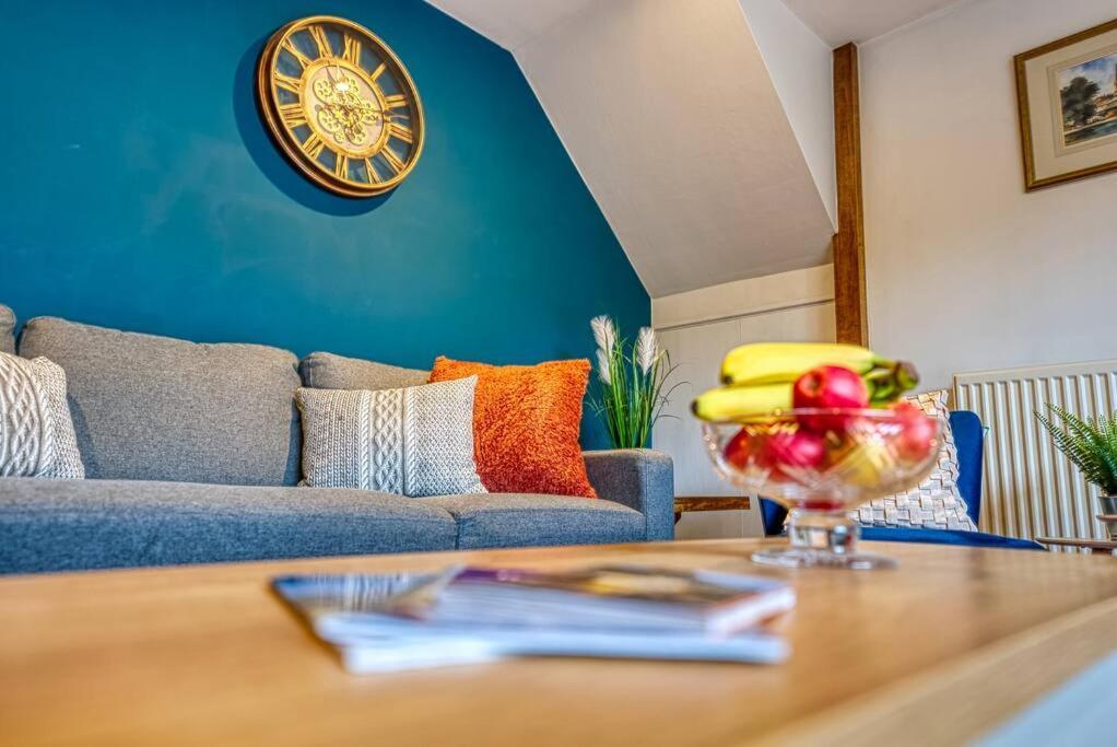 Delightful Two-Bedroom Cottage In The Heart Of Бейквелл Екстер'єр фото